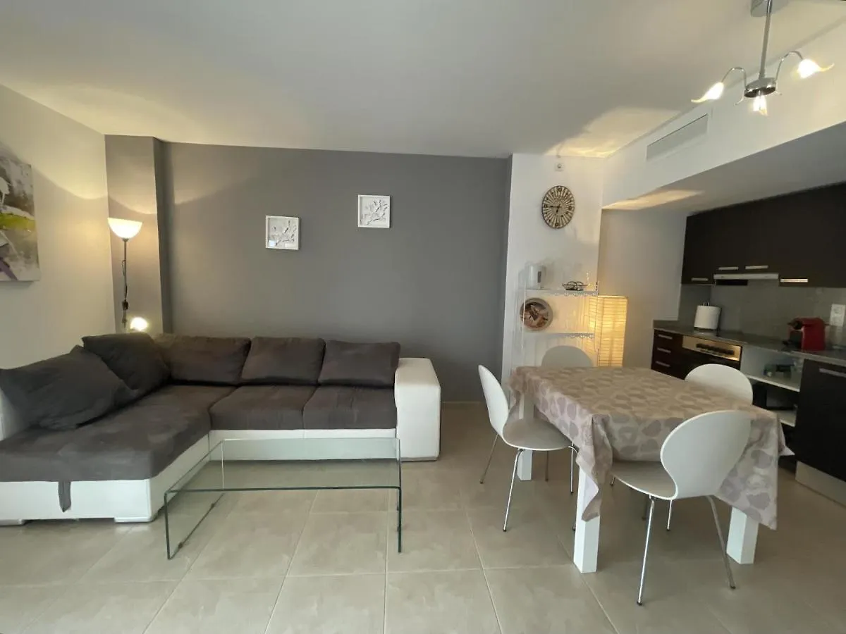 Les Marines Apartment Roses
